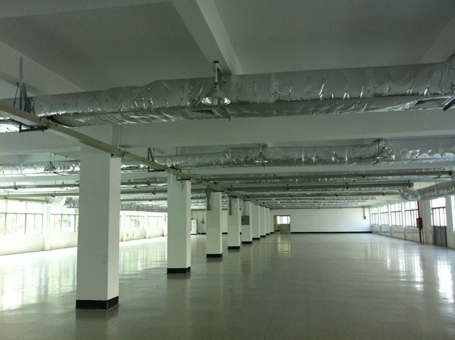 廠(chǎng)房中央空調(diào)風(fēng)管道